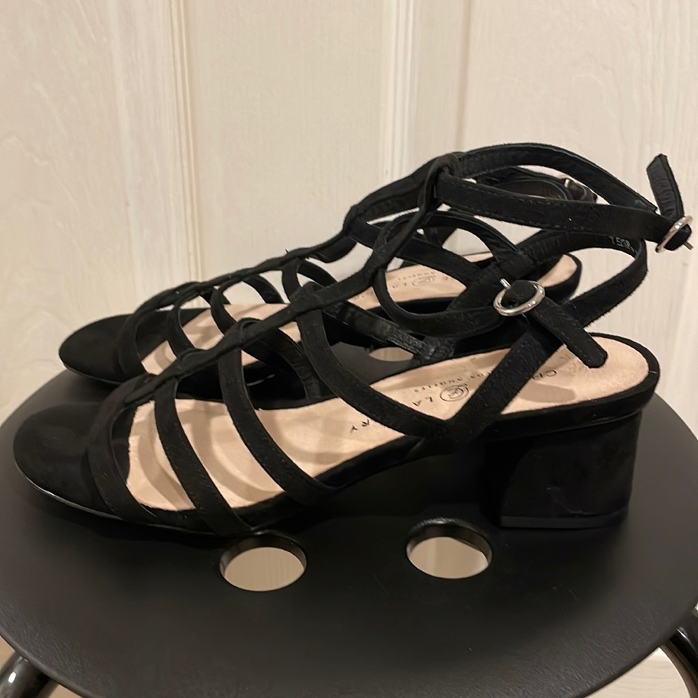 Chinese Laundry Black Strappy Sandals